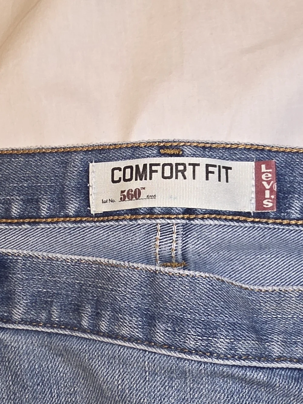 Levi's 560 Cofort Fit Men's Light Wash Blue Relaxed Jeans 50x32